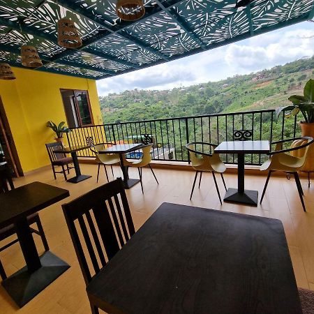 Cactus Creek Hotel Aburi Exteriér fotografie